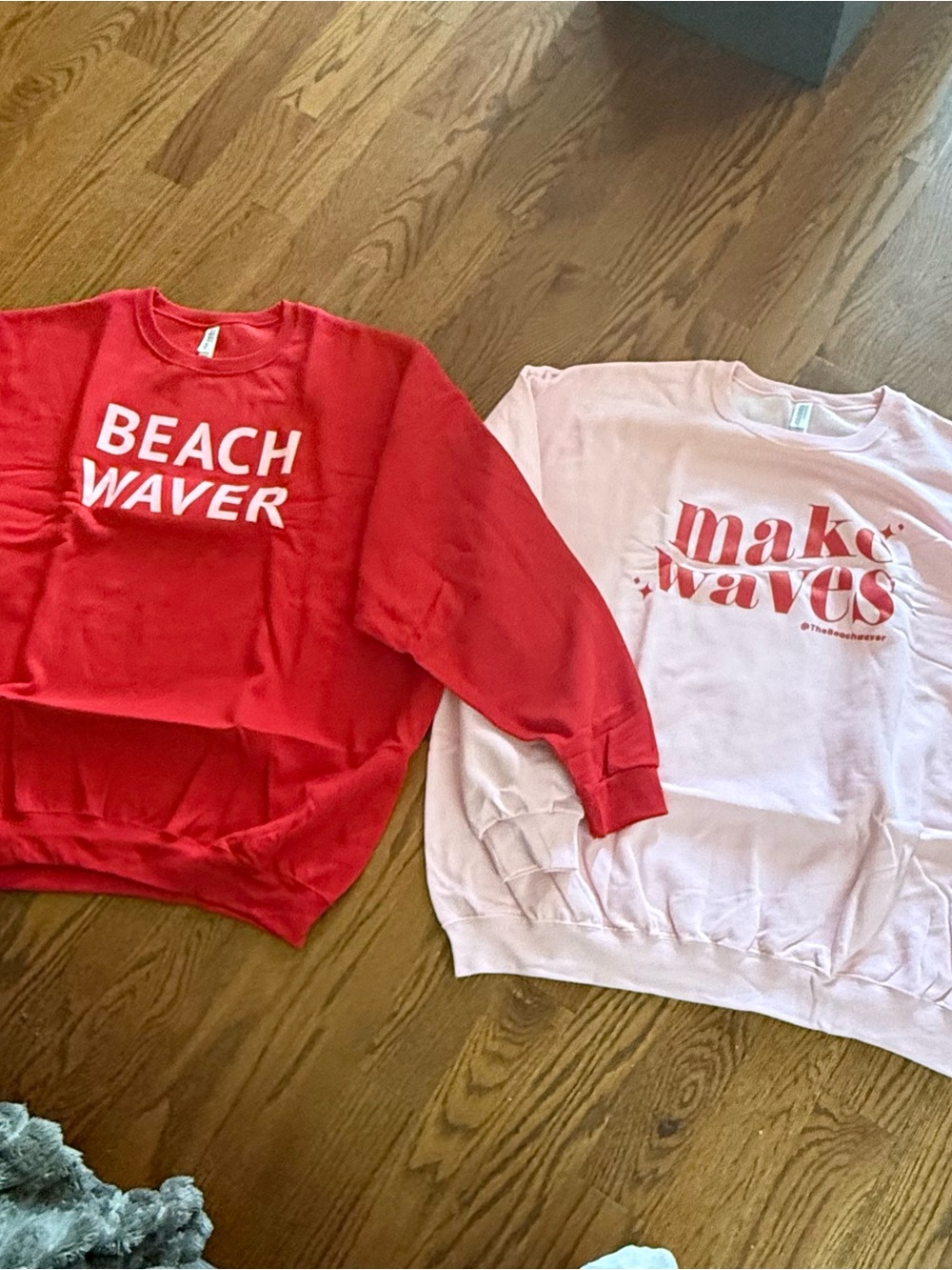 (2)Women’s size 3x"Beach Waver" Red Graphic Sweatshirt and pink making waves !